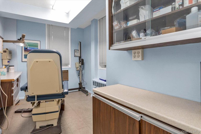 Prime ground-floor medical (Podiatry) office located within a - photo 9