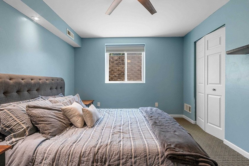 Welcome to your cozy retreat on a quiet dead-end street, just - photo 30