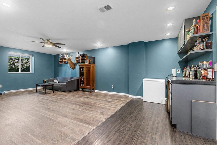 Welcome to your cozy retreat on a quiet dead-end street, just - photo 33