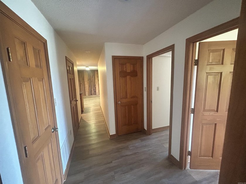 3 bd / 2 bath home. It has a circle drive with RV / boat parking - photo 34