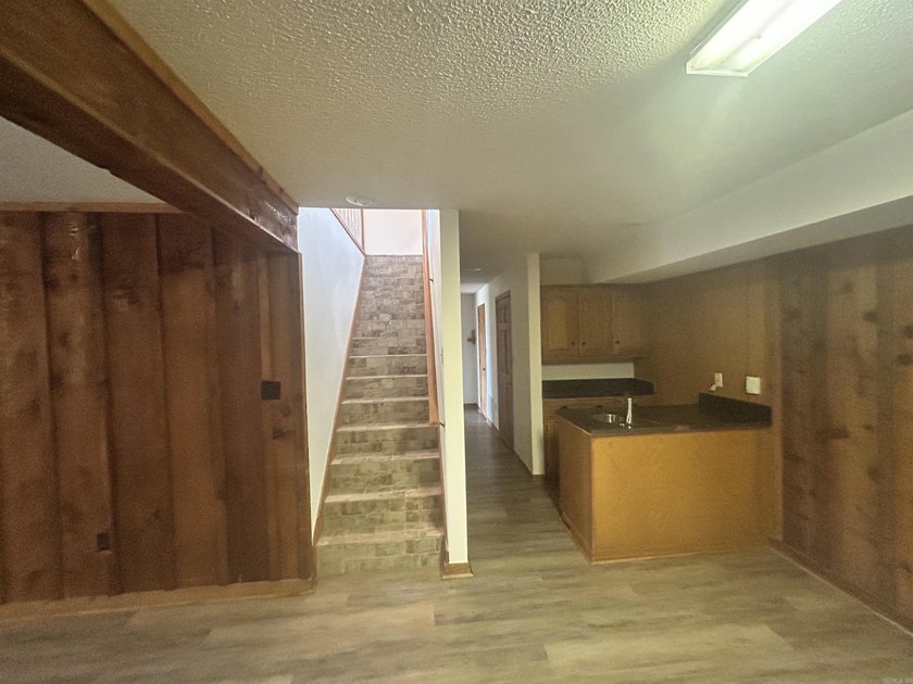 3 bd / 2 bath home. It has a circle drive with RV / boat parking - photo 35