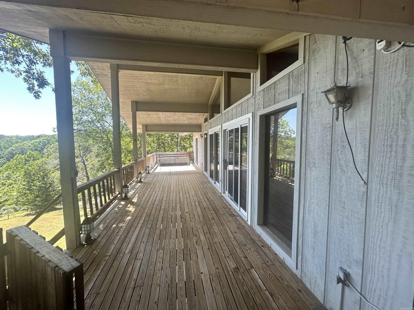 3 bd / 2 bath home. It has a circle drive with RV / boat parking - photo 37