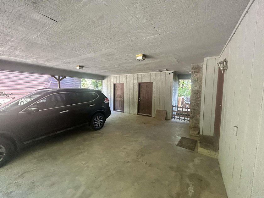 3 bd / 2 bath home. It has a circle drive with RV / boat parking - photo 42