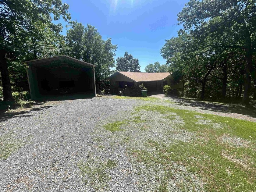 3 bd / 2 bath home. It has a circle drive with RV / boat parking - photo 44