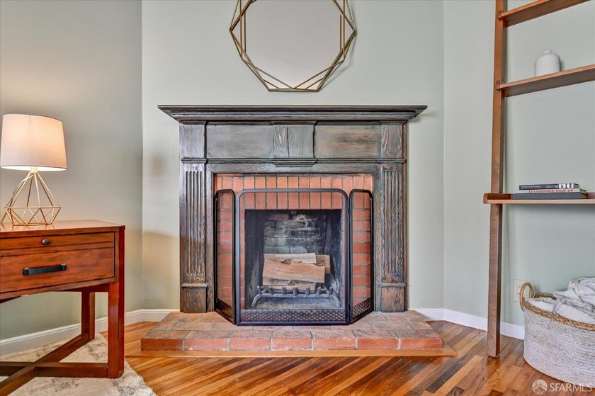 Move-in ready VACANT duplex in the highly desirable Central - photo 13