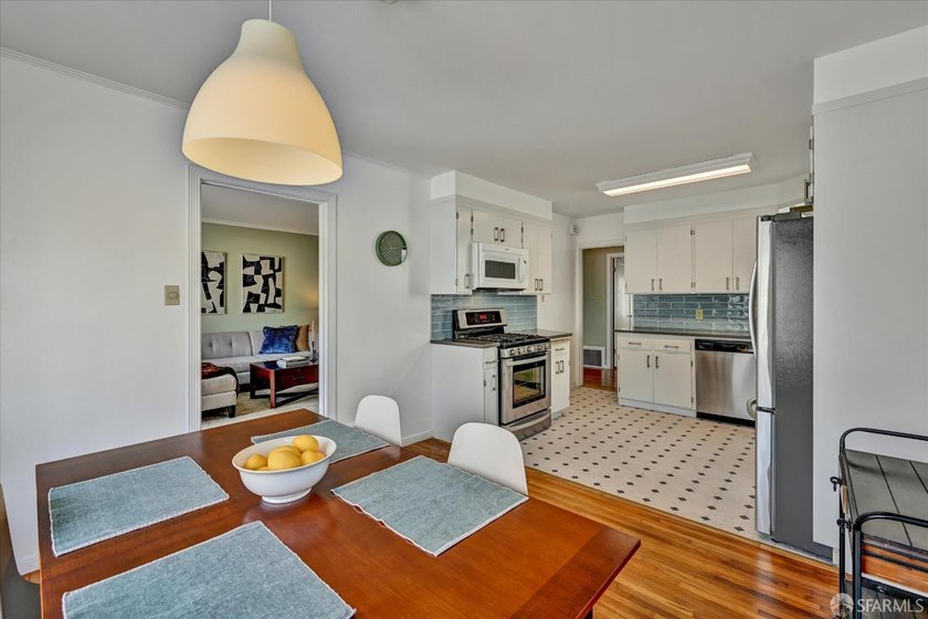 Move-in ready VACANT duplex in the highly desirable Central - photo 16