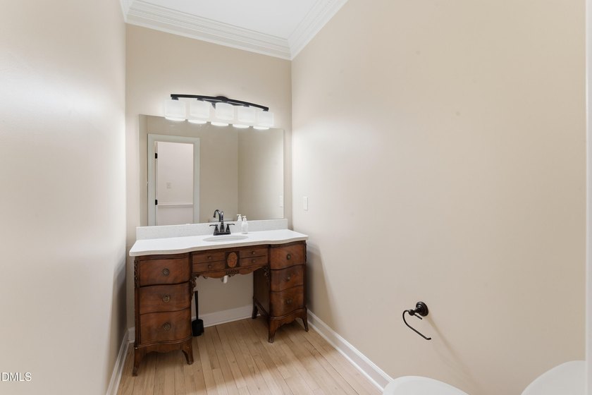 Welcome to this beautifully updated and spacious Colonial home - photo 18