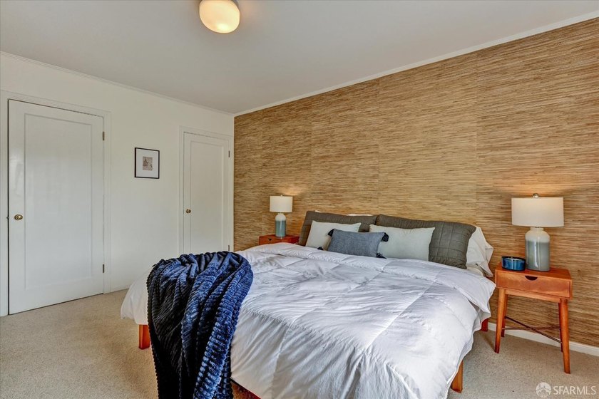 Move-in ready VACANT duplex in the highly desirable Central - photo 25