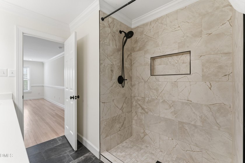 Welcome to this beautifully updated and spacious Colonial home - photo 26
