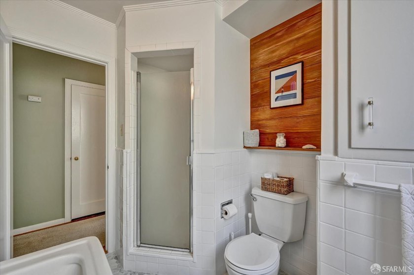 Move-in ready VACANT duplex in the highly desirable Central - photo 27