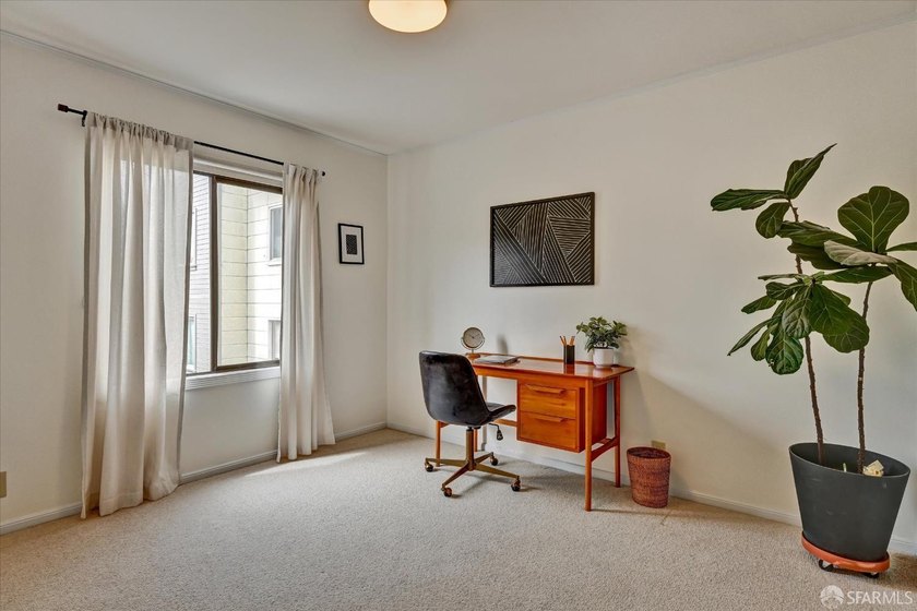 Move-in ready VACANT duplex in the highly desirable Central - photo 28
