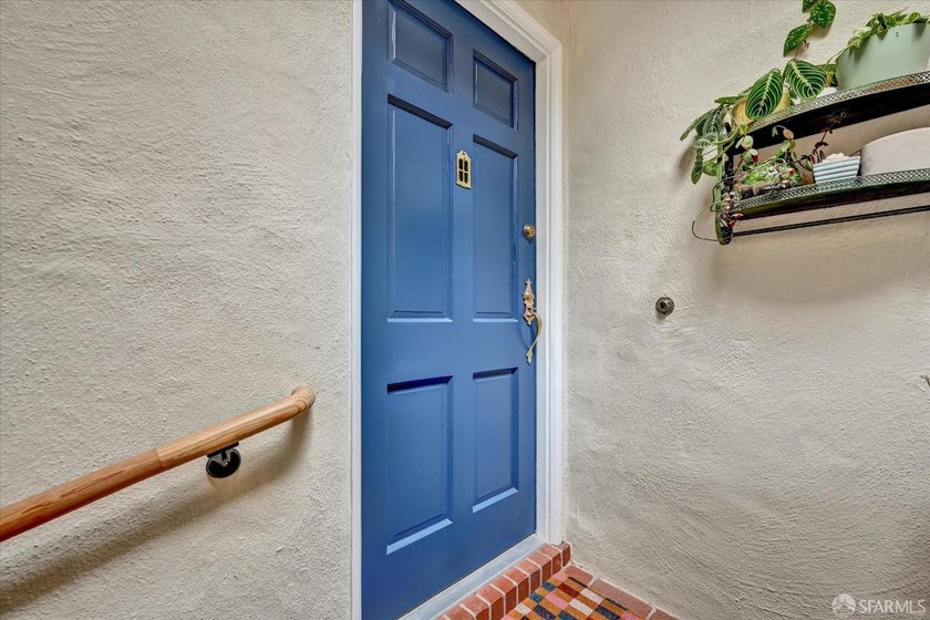 Move-in ready VACANT duplex in the highly desirable Central - photo 30