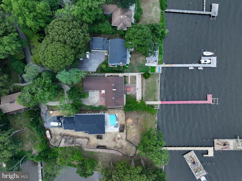 Welcome to this impressive 4,300-square-foot waterfront - photo 31