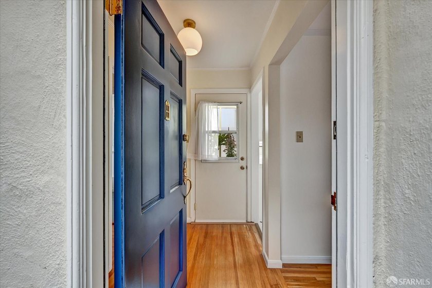 Move-in ready VACANT duplex in the highly desirable Central - photo 31
