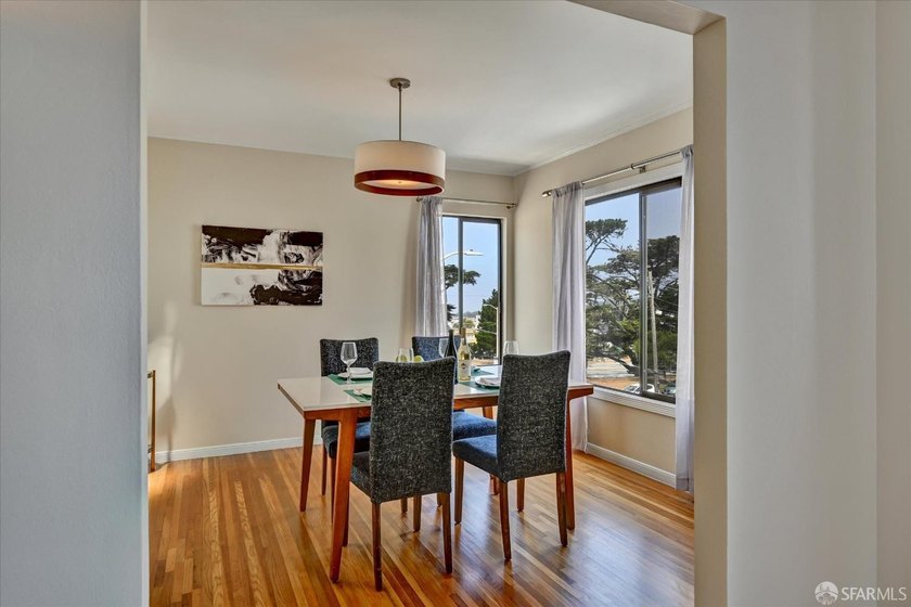 Move-in ready VACANT duplex in the highly desirable Central - photo 36