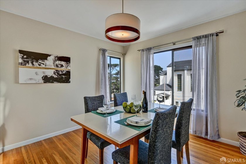 Move-in ready VACANT duplex in the highly desirable Central - photo 37
