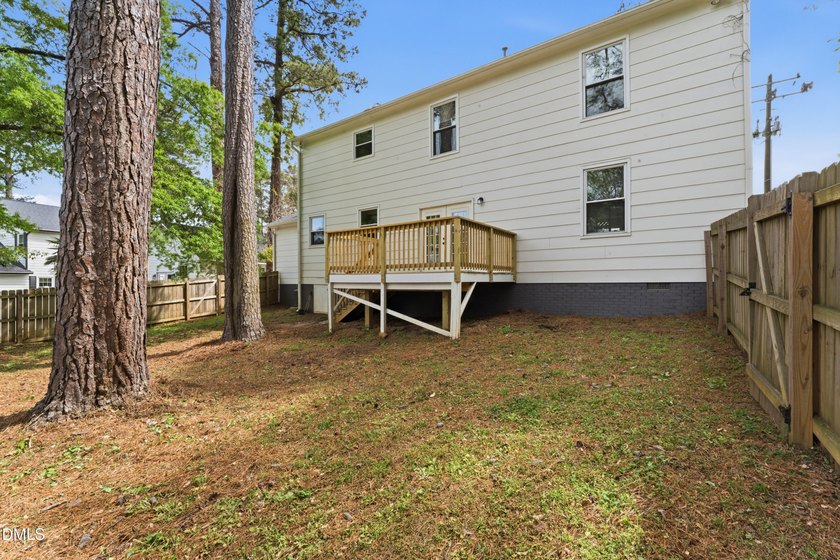 Welcome to this beautifully updated and spacious Colonial home - photo 38