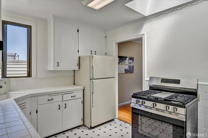 Move-in ready VACANT duplex in the highly desirable Central - photo 43