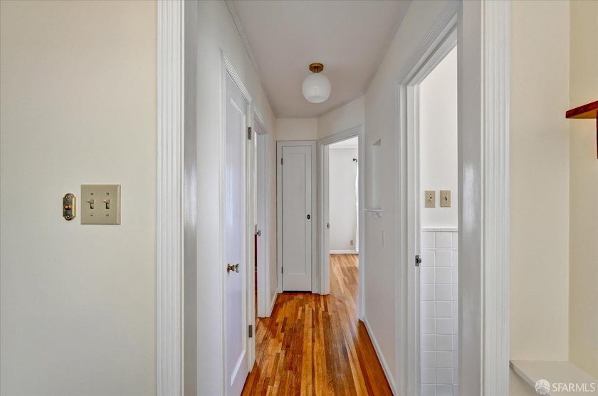 Move-in ready VACANT duplex in the highly desirable Central - photo 45