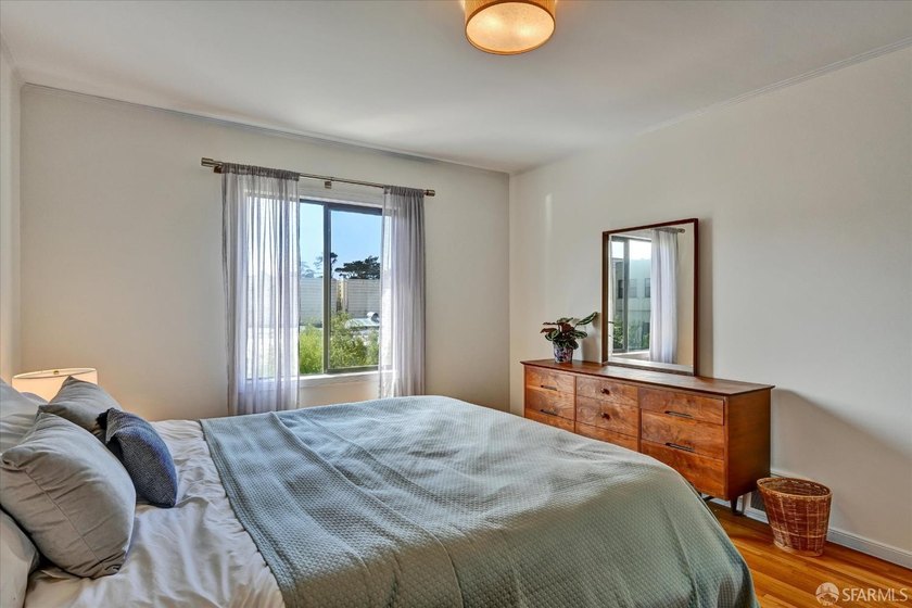 Move-in ready VACANT duplex in the highly desirable Central - photo 49