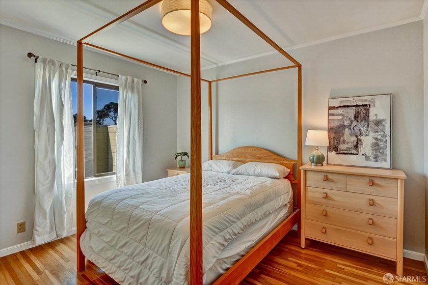 Move-in ready VACANT duplex in the highly desirable Central - photo 54