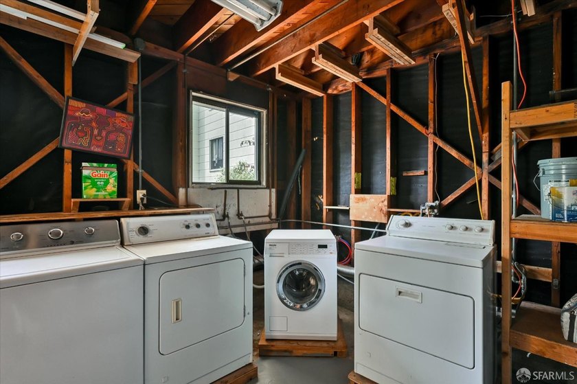 Move-in ready VACANT duplex in the highly desirable Central - photo 58