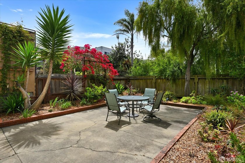 Move-in ready VACANT duplex in the highly desirable Central - photo 60