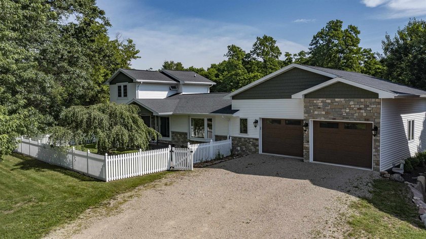 Experience peaceful country living in this beautifully updated - photo 27