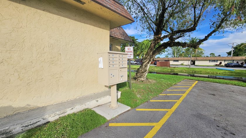 Investor-Friendly Lakefront Opportunity With No Rental - photo 12