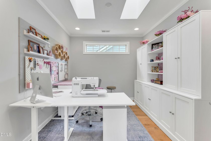Light and Bright! Thoughtfully-designed, and immaculately - photo 18