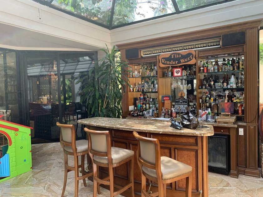 Luxury House for Sale in Altos del Golf, Panama

Exclusive - photo 4