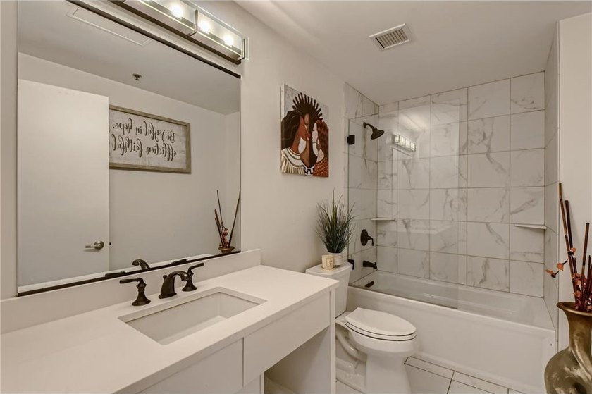 Great opportunity to own a 10th-floor, south-facing unit at - photo 13