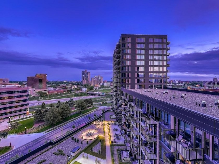 Great opportunity to own a 10th-floor, south-facing unit at - photo 15