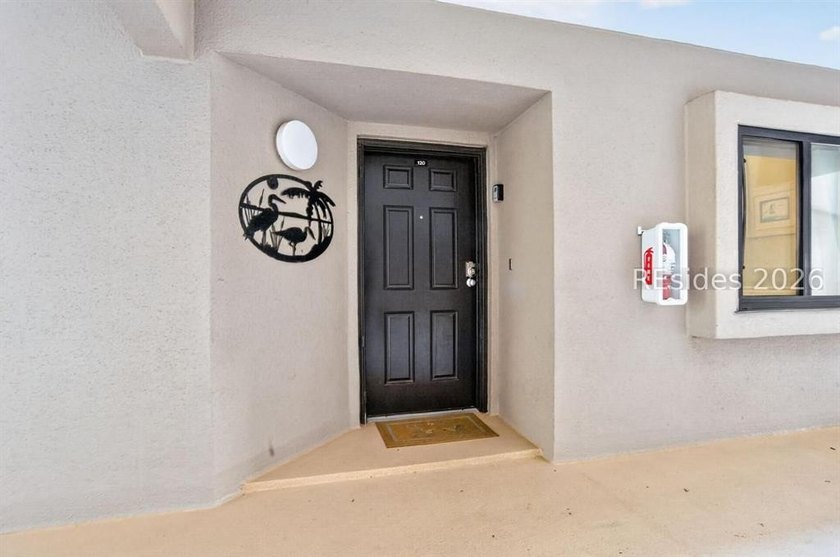 Across the street from the beach, stylishly renovated and - photo 19