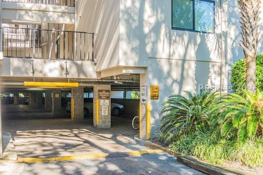 Across the street from the beach, stylishly renovated and - photo 21