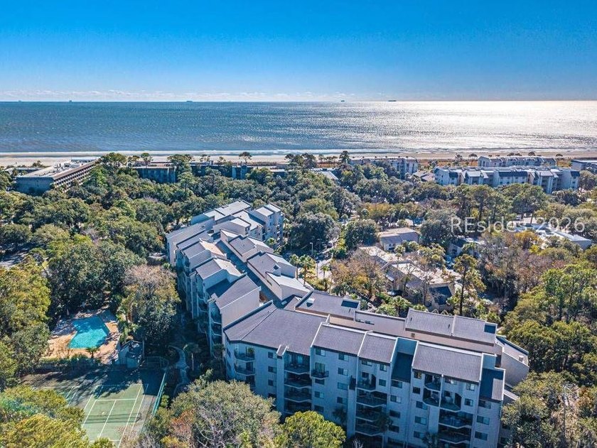 Across the street from the beach, stylishly renovated and - photo 22