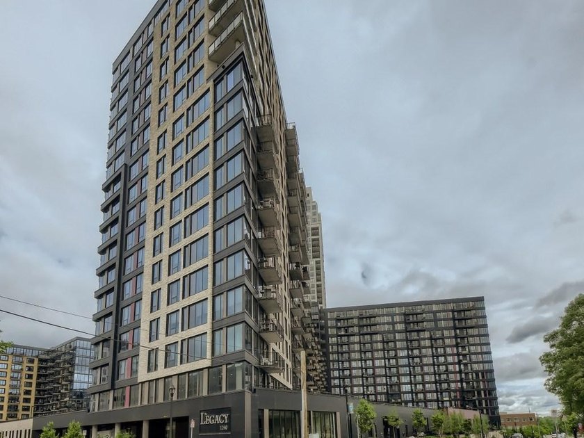 Great opportunity to own a 10th-floor, south-facing unit at - photo 22