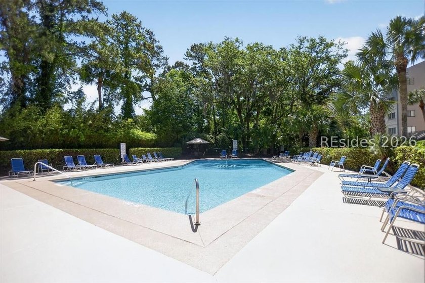 Across the street from the beach, stylishly renovated and - photo 23