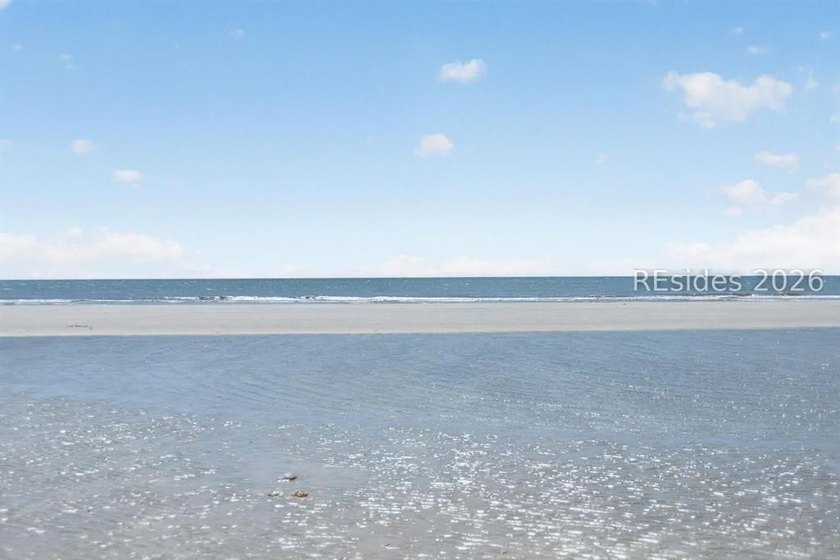 Across the street from the beach, stylishly renovated and - photo 27