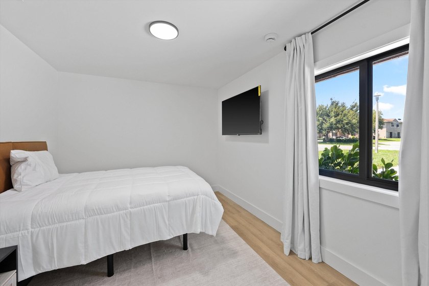 Turnkey furnished fourplex on the 12th Fairway! Four identical - photo 13
