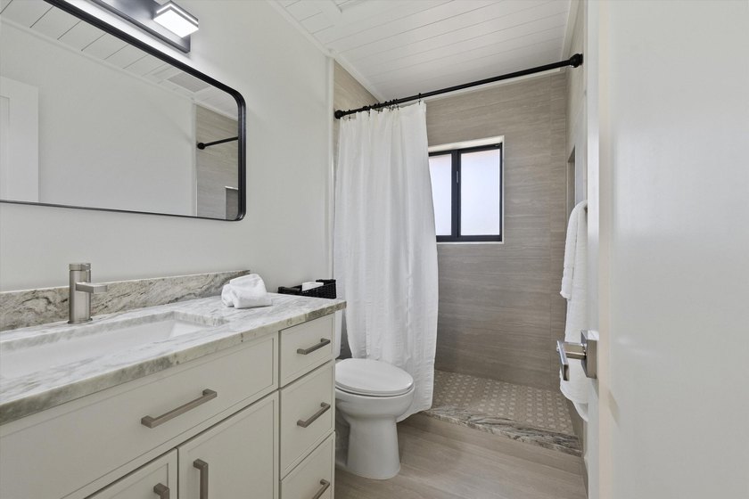 Turnkey furnished fourplex on the 12th Fairway! Four identical - photo 15