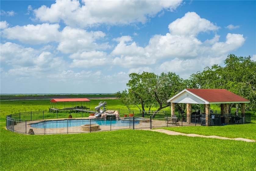 10+/- acres on Lake Corpus Christi o?ering approximately 4 - photo 16