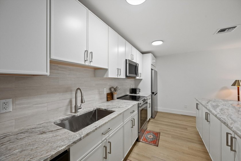 Turnkey furnished fourplex on the 12th Fairway! Four identical - photo 18
