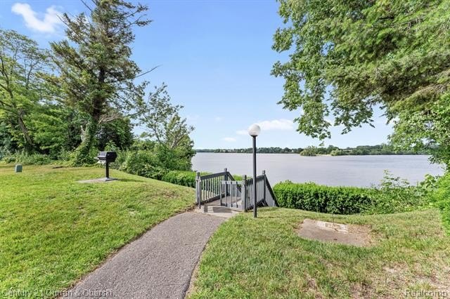 Discover an exceptional lifestyle opportunity at 9601 Bayview DR - photo 19