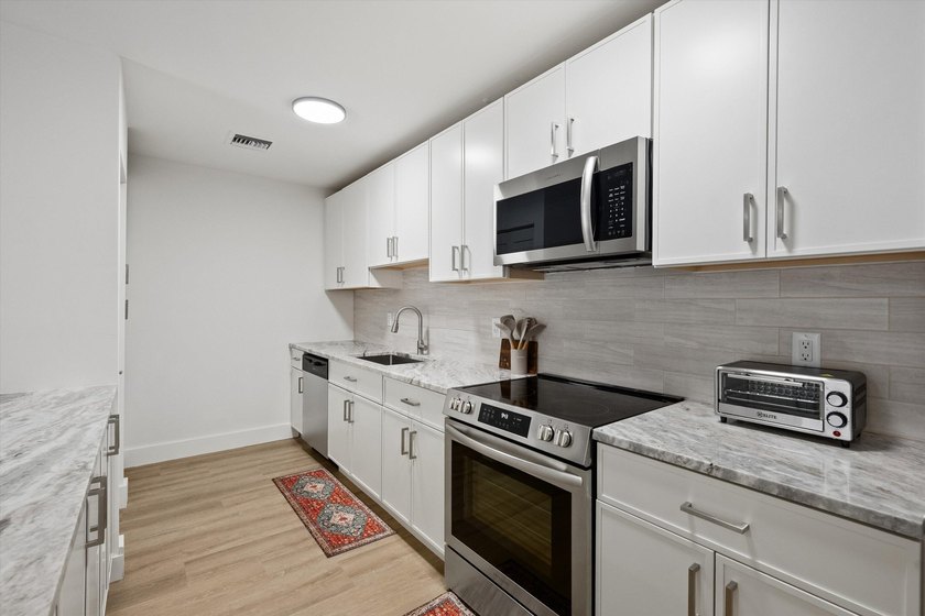 Turnkey furnished fourplex on the 12th Fairway! Four identical - photo 19