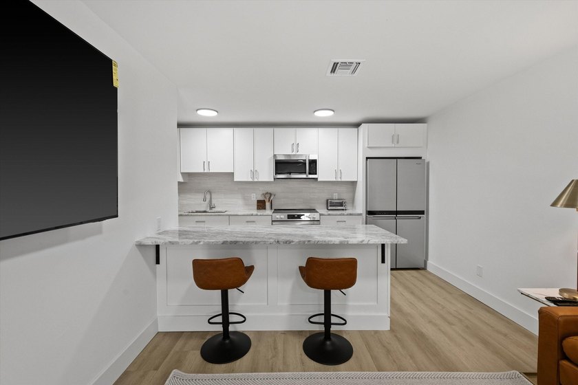 Turnkey furnished fourplex on the 12th Fairway! Four identical - photo 21