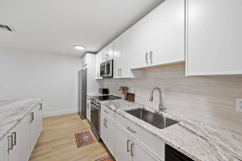 Turnkey furnished fourplex on the 12th Fairway! Four identical - photo 36
