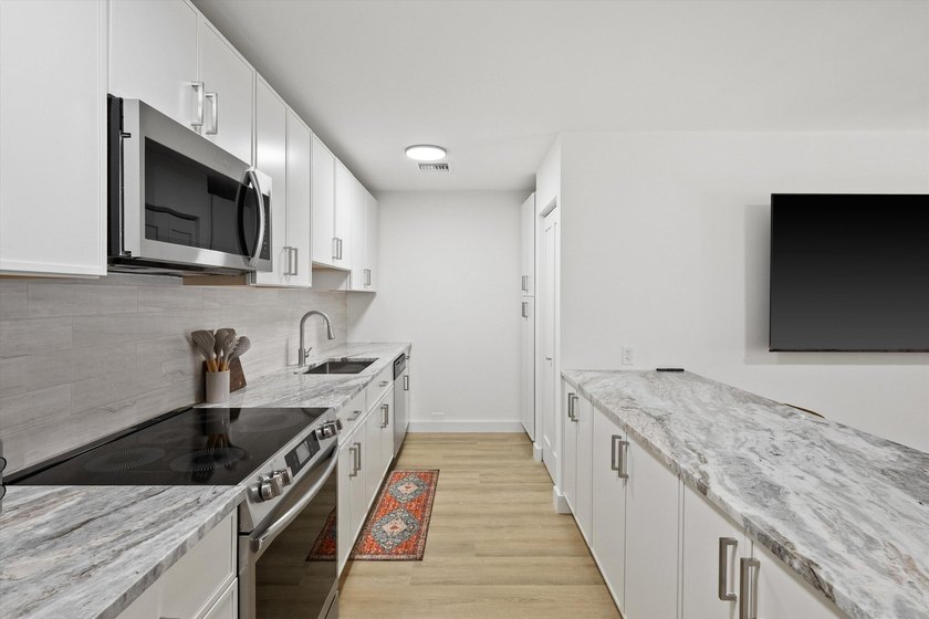Turnkey furnished fourplex on the 12th Fairway! Four identical - photo 38