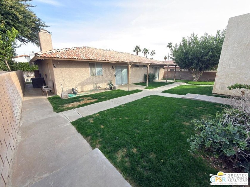 Rare opportunity to own a vacant triplex at 29395 Avenida La Paz - photo 2