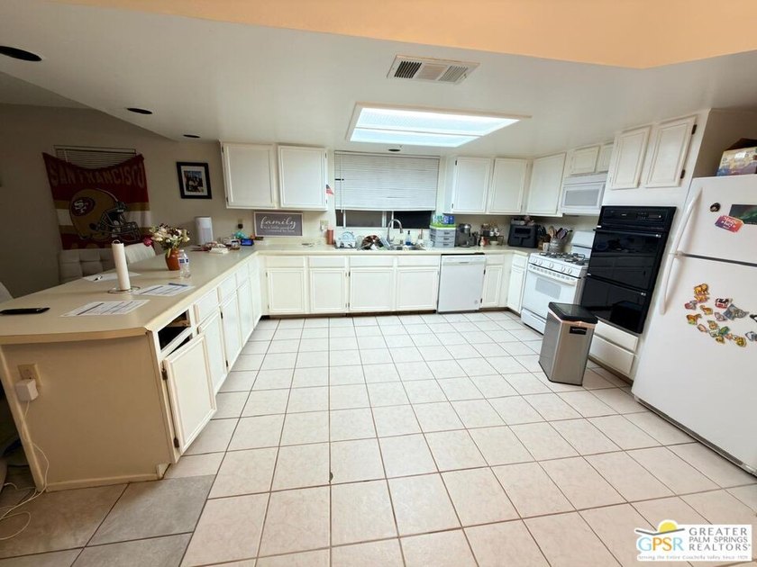 Rare opportunity to own a vacant triplex at 29395 Avenida La Paz - photo 8